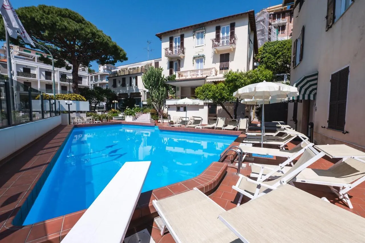 Coccodrillo Hotel & Apartments Varazze 3*,  İtalya